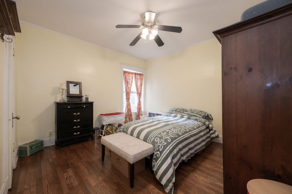 Image 13 of property listing at 426 S Maple Avenue 2S, Oak Park, IL 60302