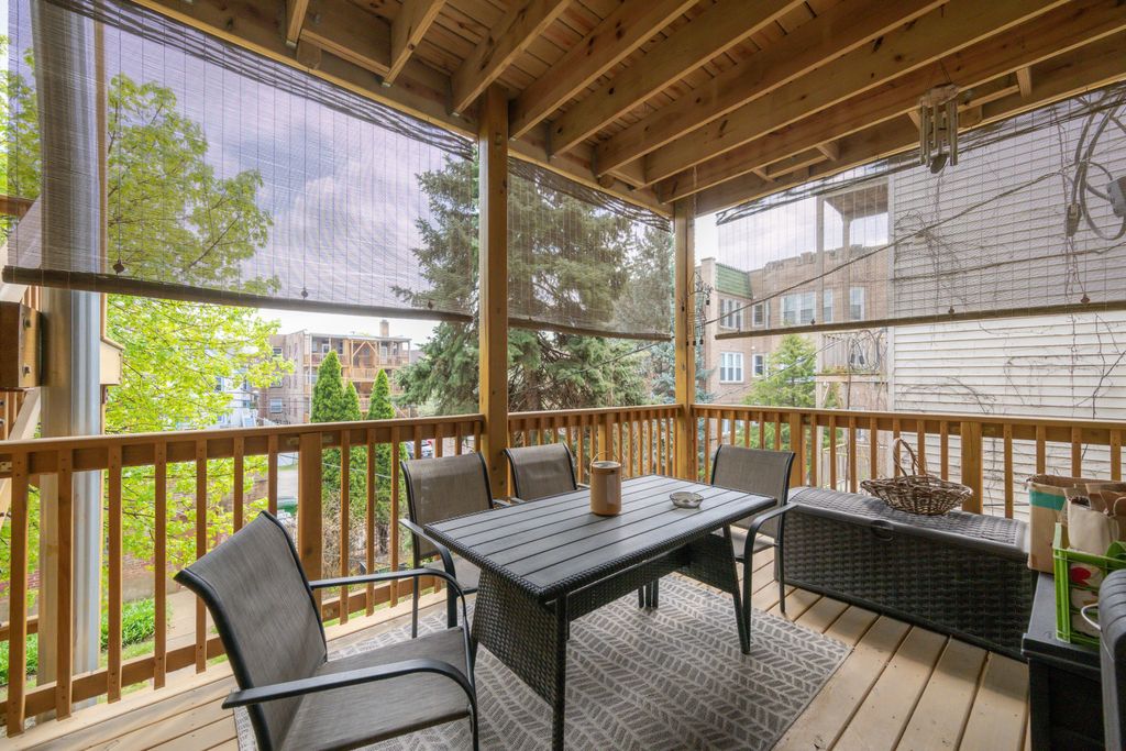 Image 15 of property listing at 426 S Maple Avenue 2S, Oak Park, IL 60302