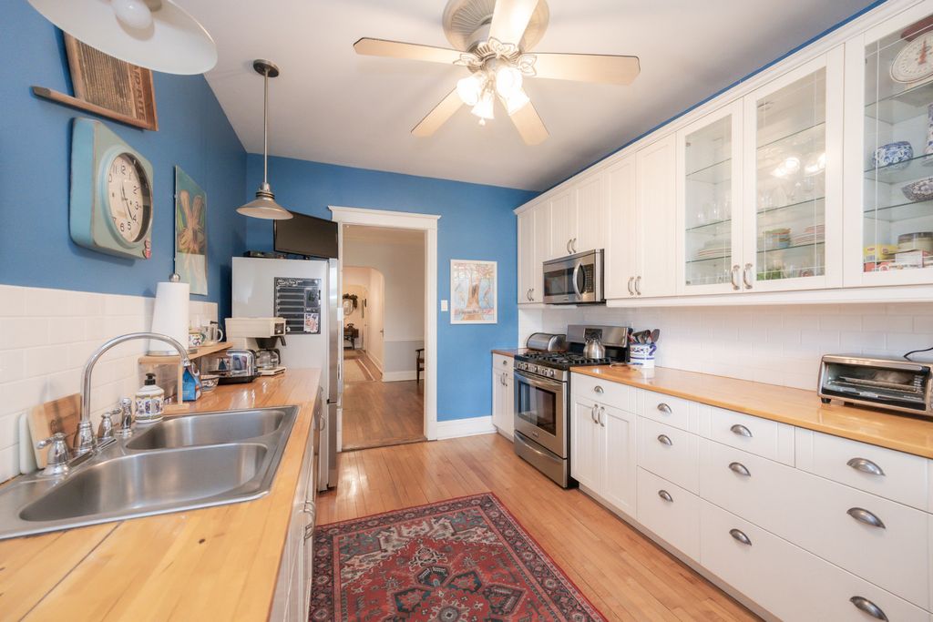 Image 7 of property listing at 426 S Maple Avenue 2S, Oak Park, IL 60302