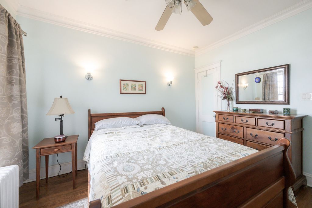 Image 10 of property listing at 426 S Maple Avenue 2S, Oak Park, IL 60302