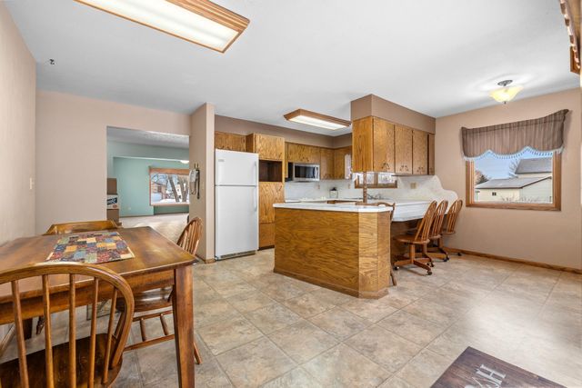 5308 4TH ST SW, Minot, ND 58701