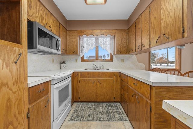 5308 4TH ST SW, Minot, ND 58701