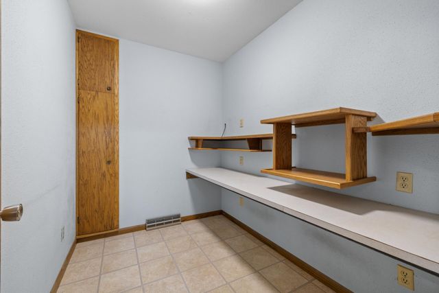 5308 4TH ST SW, Minot, ND 58701