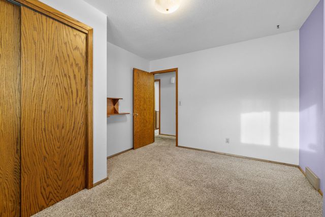 5308 4TH ST SW, Minot, ND 58701