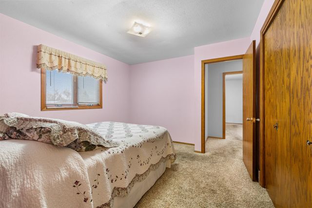 5308 4TH ST SW, Minot, ND 58701