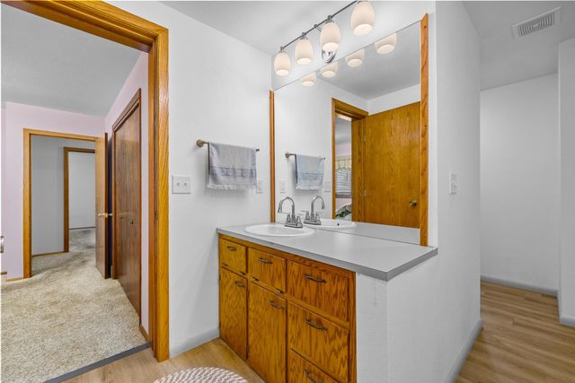 5308 4TH ST SW, Minot, ND 58701