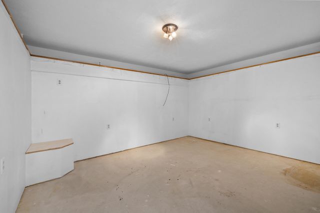 5308 4TH ST SW, Minot, ND 58701