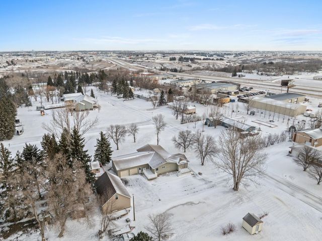 5308 4TH ST SW, Minot, ND 58701