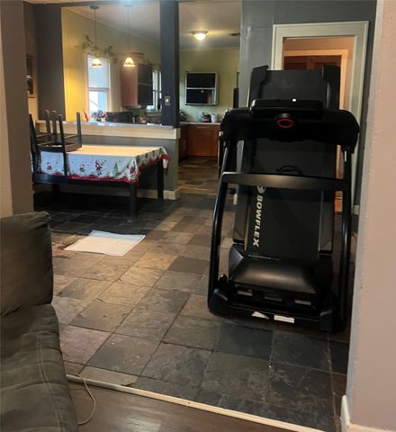 6107 Richmond Avenue, Dallas, TX 75214