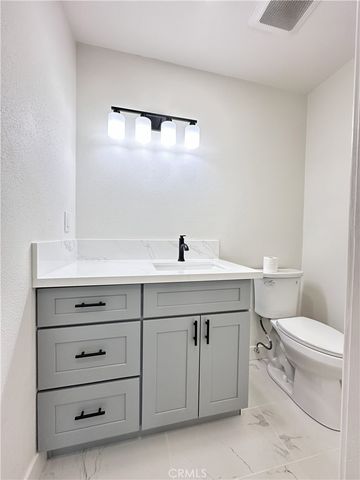 1919 Sherry Lane 46, Santa Ana, CA 92705