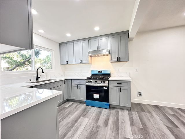 1919 Sherry Lane 46, Santa Ana, CA 92705