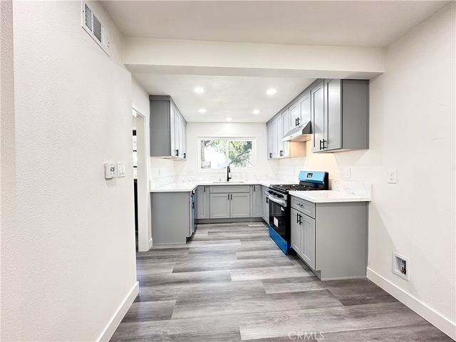 1919 Sherry Lane 46, Santa Ana, CA 92705