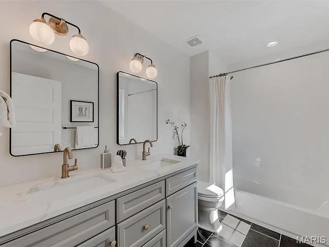 2515 Melvin Avenue, St Louis, MO 63144
