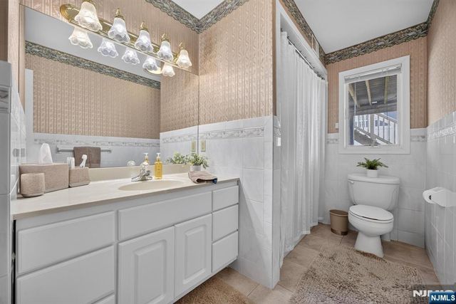 12 William Street, Saddle Brook, NJ 07663