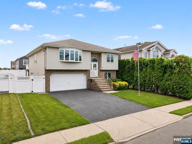 12 William Street, Saddle Brook, NJ 07663