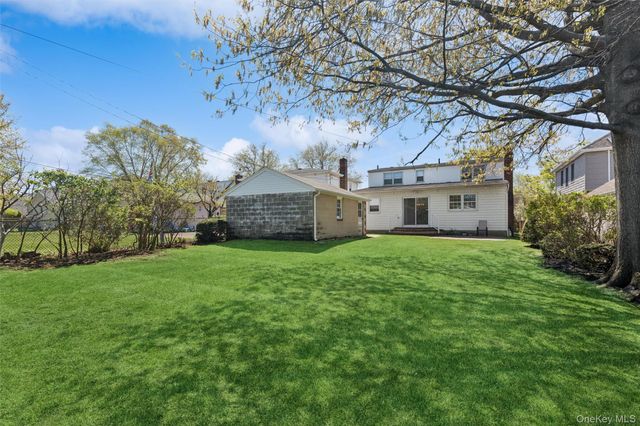 106 Aster Drive, New Hyde Park, NY 11040