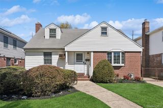 106 Aster Drive, New Hyde Park, NY 11040