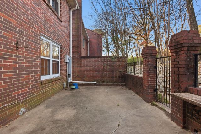 514 Cambridge Place Drive, Little Rock, AR 72227