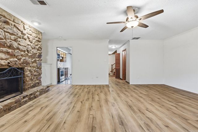 514 Cambridge Place Drive, Little Rock, AR 72227