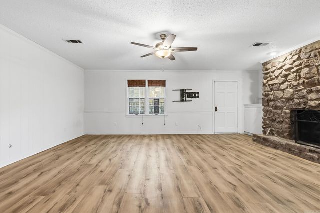 514 Cambridge Place Drive, Little Rock, AR 72227