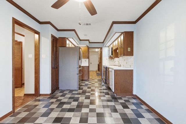 514 Cambridge Place Drive, Little Rock, AR 72227