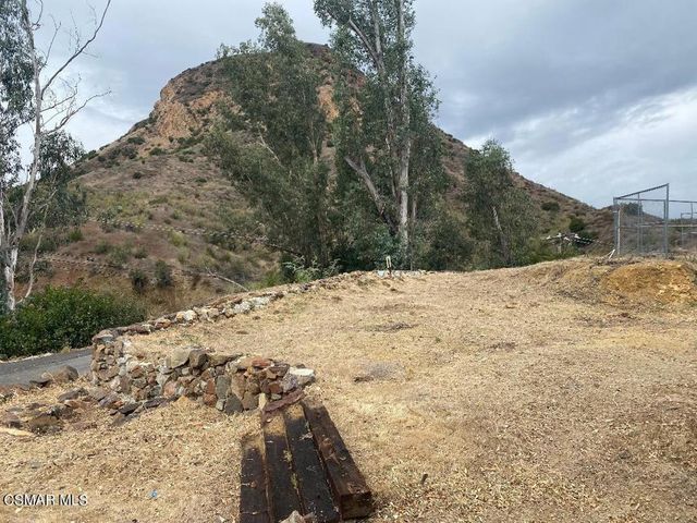 2411 Highpoint Drive, Agoura Hills, CA 91301