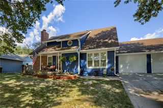 129 Crestview Court, Lansing, KS 66043