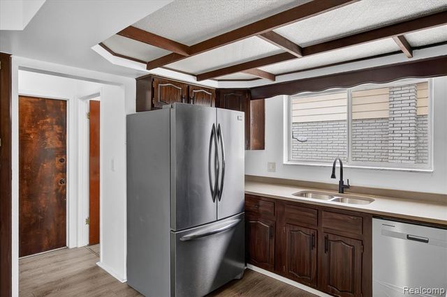 2995 Groves Drive, Sterling Heights, MI 48310