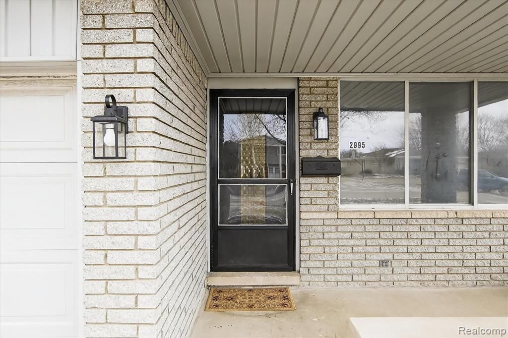 2995 Groves Drive, Sterling Heights, MI 48310