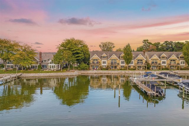 17533 N Fruitport Road 6, Spring Lake, MI 49456