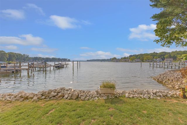 17533 N Fruitport Road 6, Spring Lake, MI 49456
