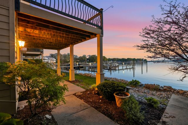 17533 N Fruitport Road 6, Spring Lake, MI 49456