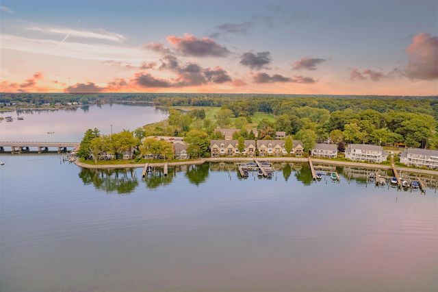 17533 N Fruitport Road 6, Spring Lake, MI 49456