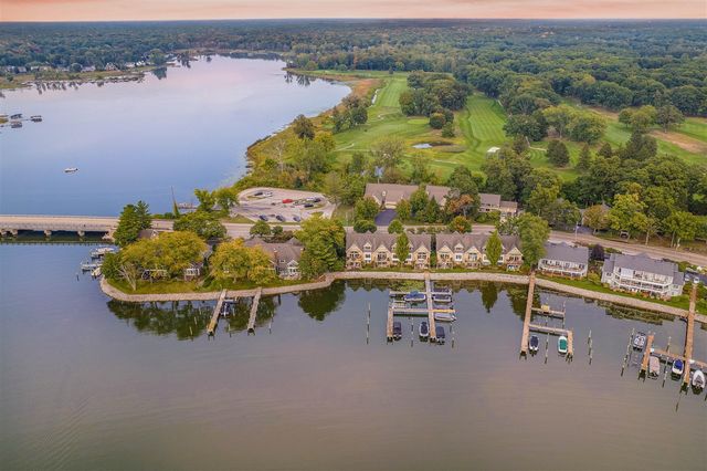 17533 N Fruitport Road 6, Spring Lake, MI 49456