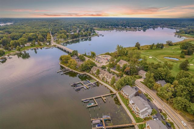 17533 N Fruitport Road 6, Spring Lake, MI 49456