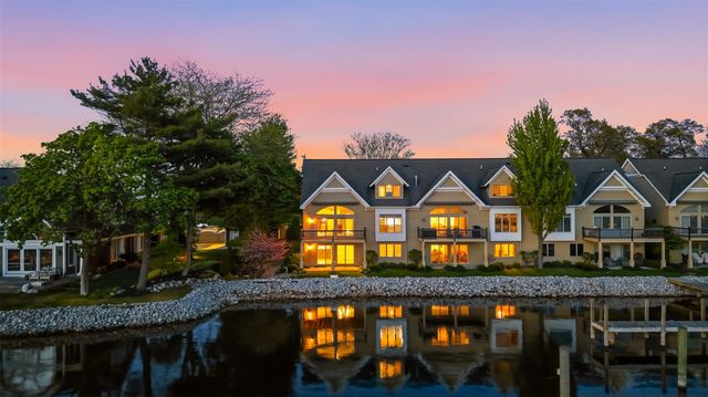 17533 N Fruitport Road 6, Spring Lake, MI 49456