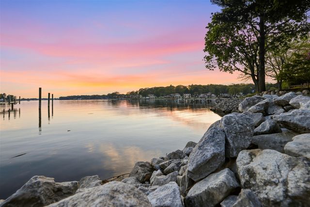 17533 N Fruitport Road 6, Spring Lake, MI 49456