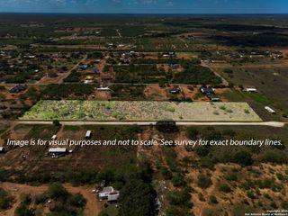 311 County Road 1647, Moore, TX 78057