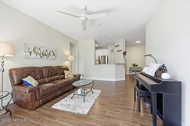 8601 BEACH Boulevard 206, Jacksonville, FL 32216