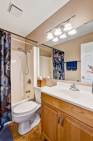 7000 Barrington Court 204, Woodridge, IL 60517