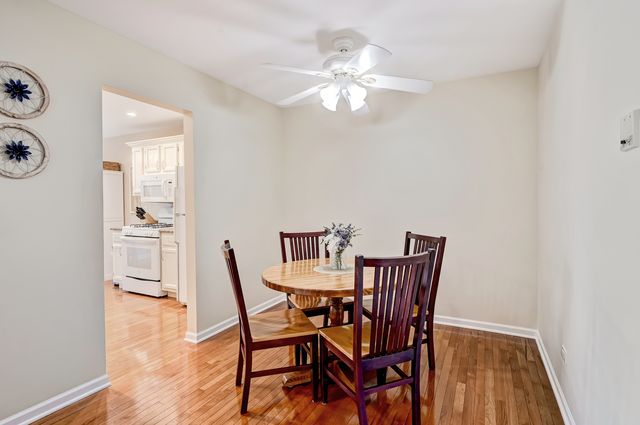 7000 Barrington Court 204, Woodridge, IL 60517