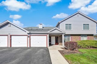 7000 Barrington Court 204, Woodridge, IL 60517