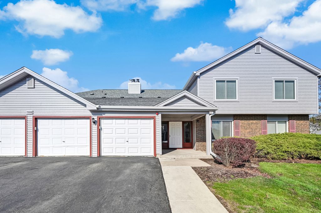 7000 Barrington Court 204, Woodridge, IL 60517