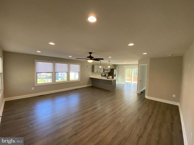77 LAKEVIEW DR, Colonial Beach, VA 22443