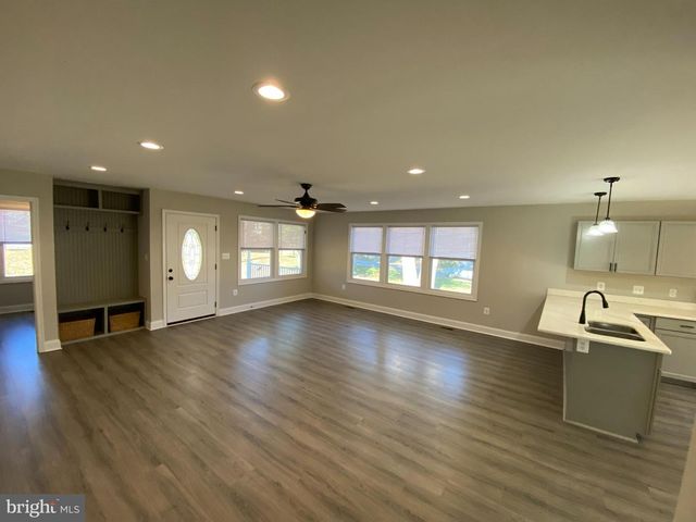 77 LAKEVIEW DR, Colonial Beach, VA 22443