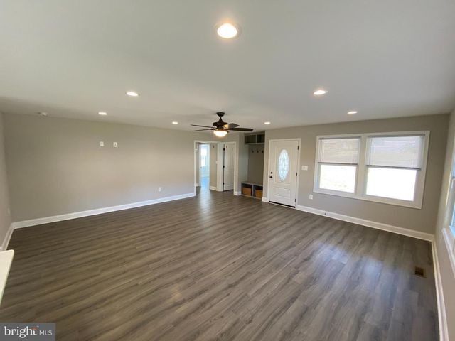 77 LAKEVIEW DR, Colonial Beach, VA 22443
