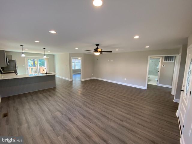 77 LAKEVIEW DR, Colonial Beach, VA 22443
