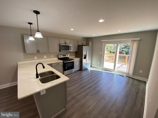 77 LAKEVIEW DR, Colonial Beach, VA 22443