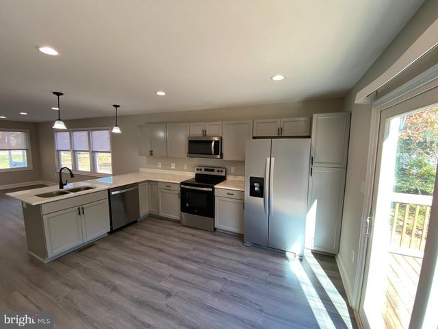 77 LAKEVIEW DR, Colonial Beach, VA 22443