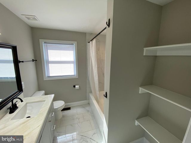 77 LAKEVIEW DR, Colonial Beach, VA 22443